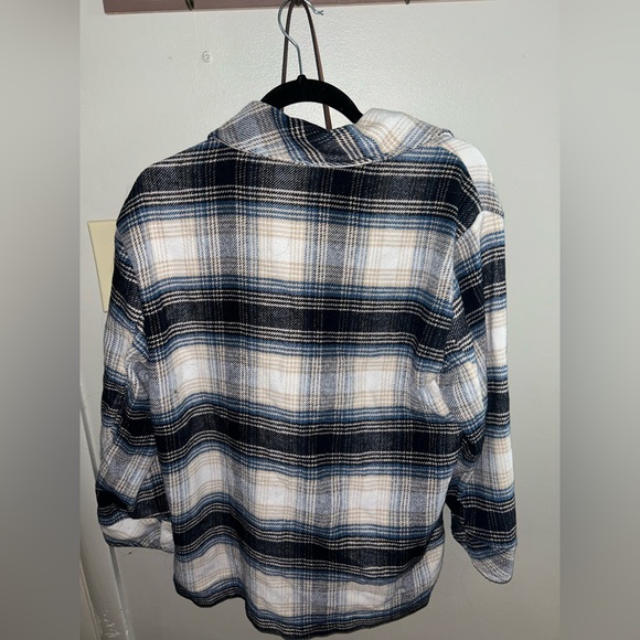 Kenzie Shacket! Size small! - Picture 2 of 2